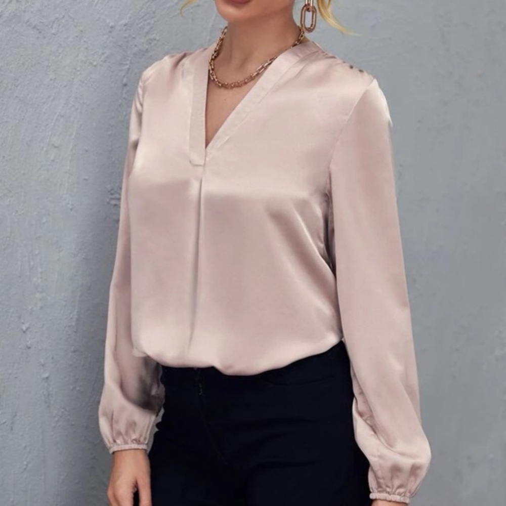 Luxe V neck lantern sleeve business casual top
